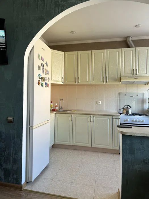 Продам трикімнатну квартиру на Миколаївці.