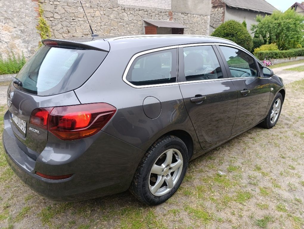 Opel Astra COSMO 2012r. Bezwypadkowy,  bi-xenon, stan bdb