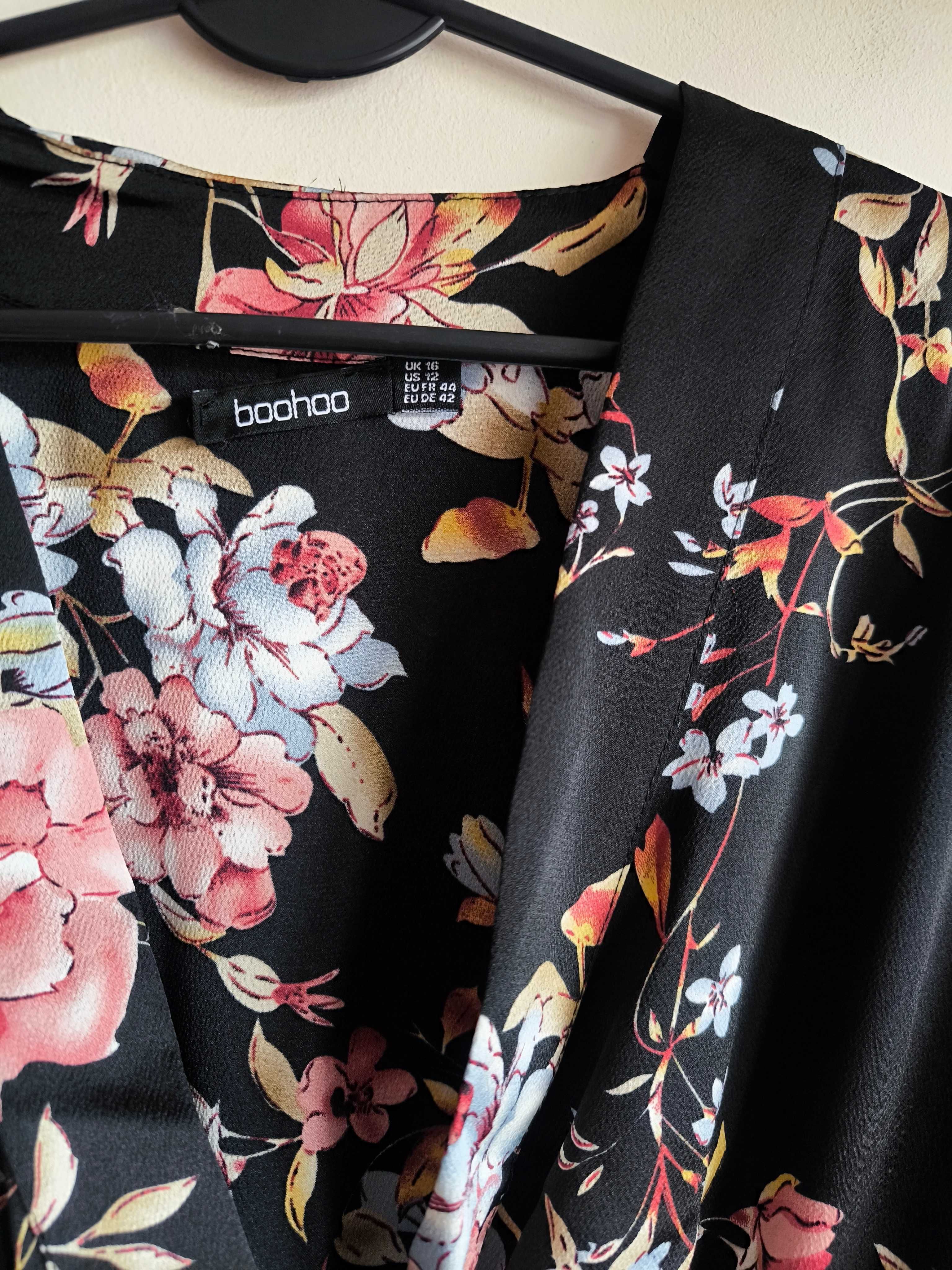 Lekka, kobieca sukienka marki Boohoo w kwiatowy wzór - 42/44 (2XL/3XL)