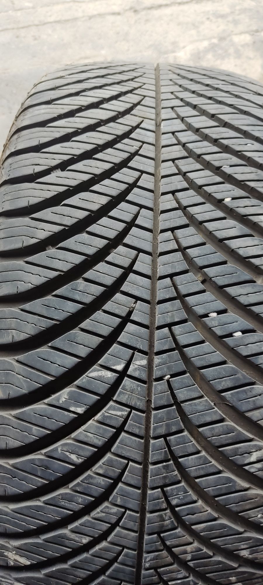 Pojedyncza 225 50r17 98V gen-2 Goodyear Vector 4sezon i
