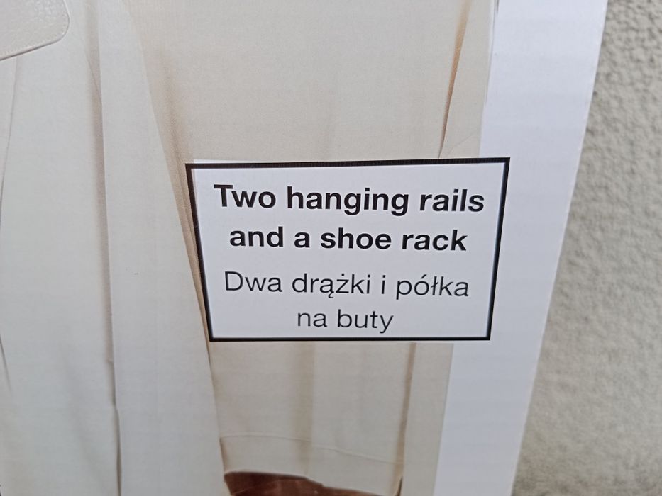 Wieszak na ubrania z kółkami