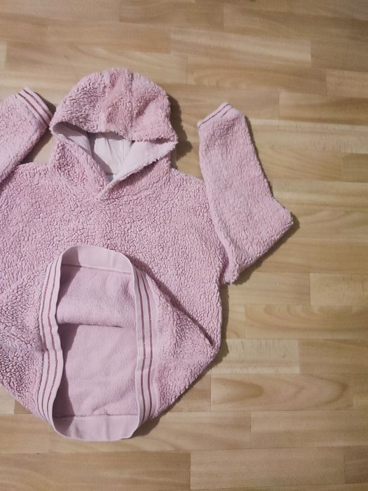 Породам теплую меховую кофту для девочки подростка р 158-160