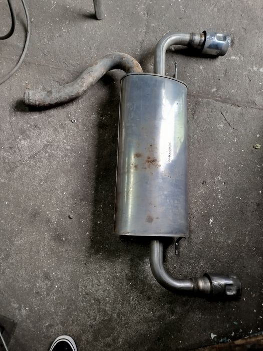 Tłumik końcowy podwójny Volvo v60 S60 II R DESIGN  z dokładka czarna