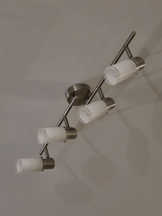 Candeeiro de tecto com 4 focos