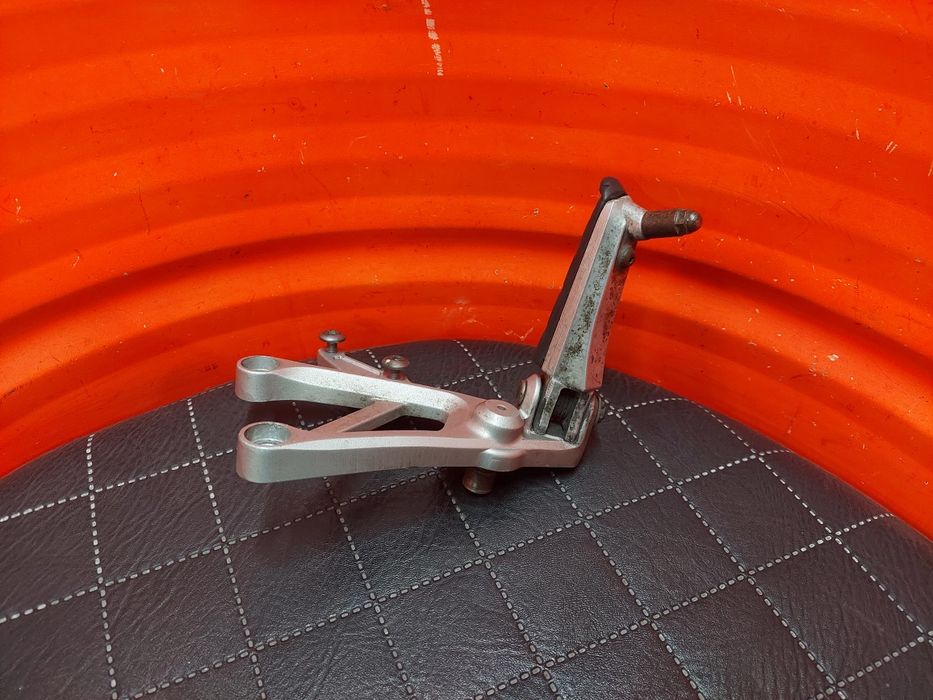 Set lewy Honda CBR 600 F4/F4i/Sport Podnóżek kierowcy mocowanie nóżka