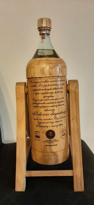 Stojak na alkohol dębowy z 2011 r.