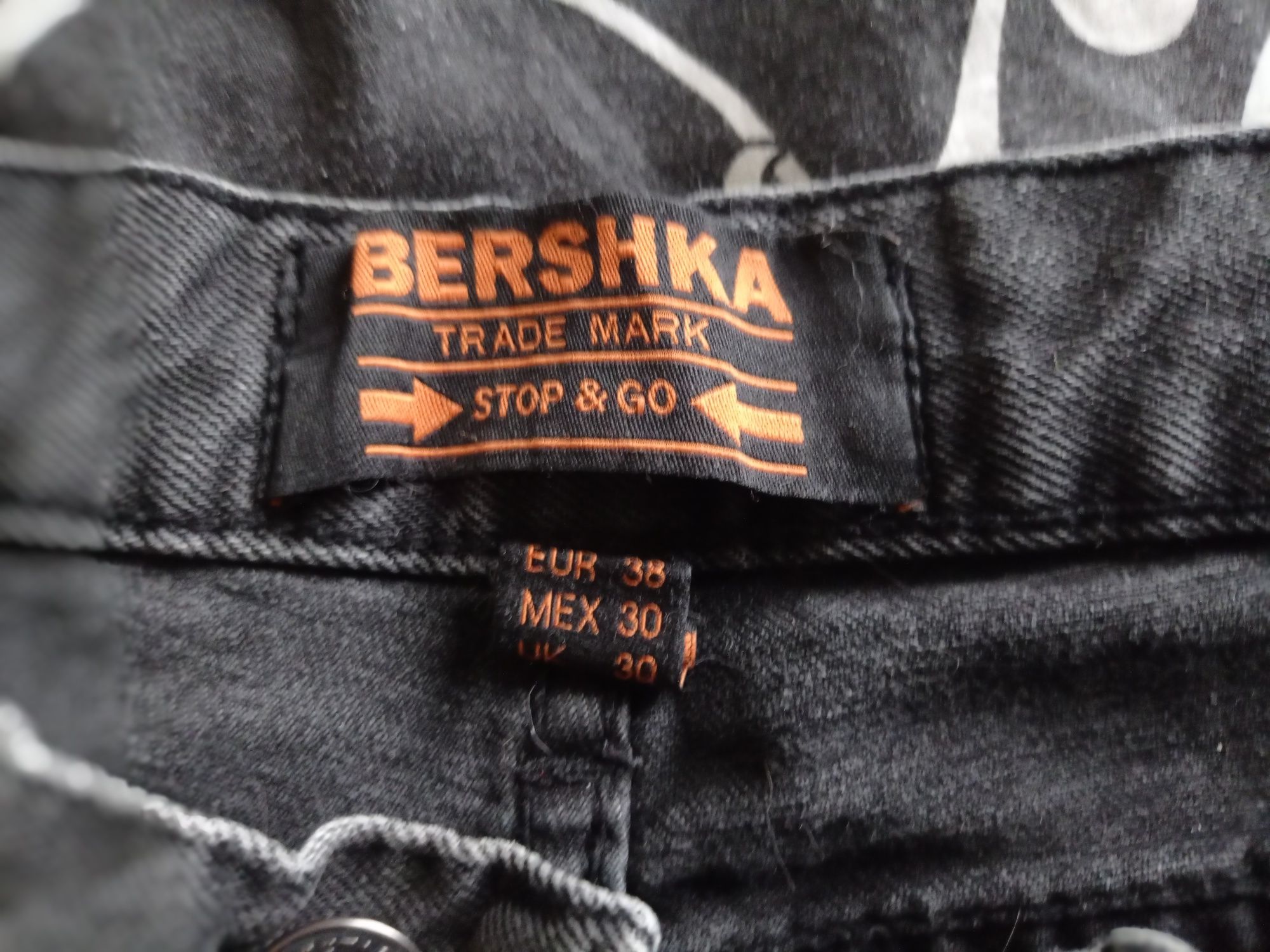 Продам котонові джинси Bershka