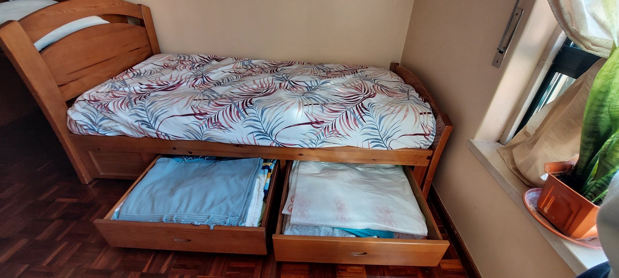 Cama corpo e meio e cómoda