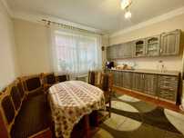 Продаж будинку поруч з центром
