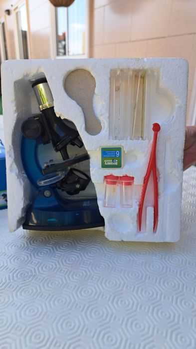 Microscópio para criança