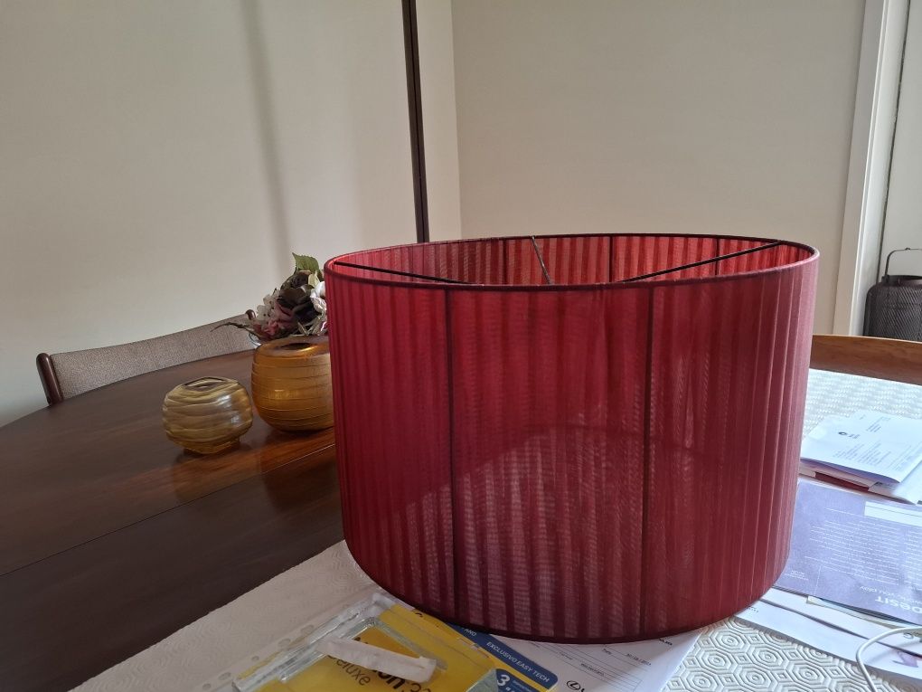 Abajour NOVO em organza bordeaux