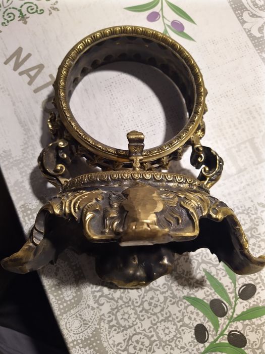 Елемент інтер'єру з бронзи