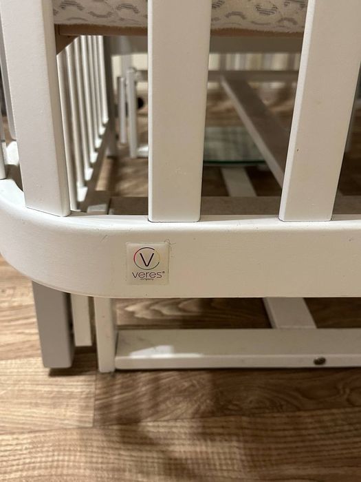 Кроватка  детская  с маятником Veres
