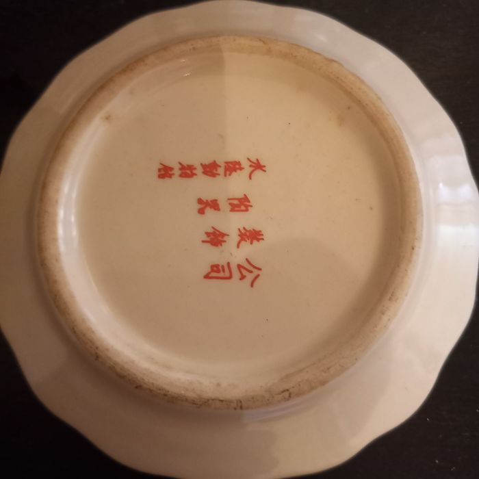 Tigela chinesa e pratos decorativos