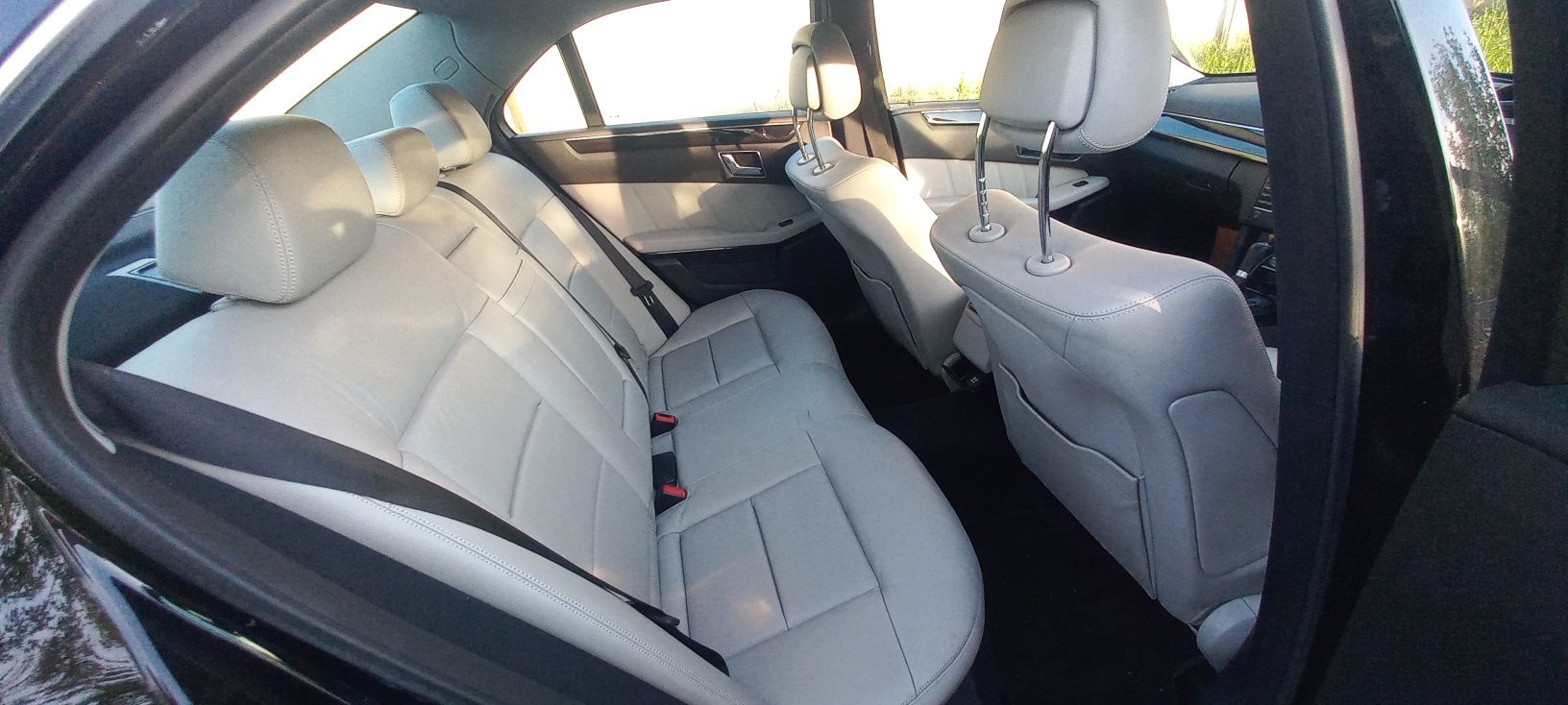 Шкіряний салон білий mercedes w 212 седан