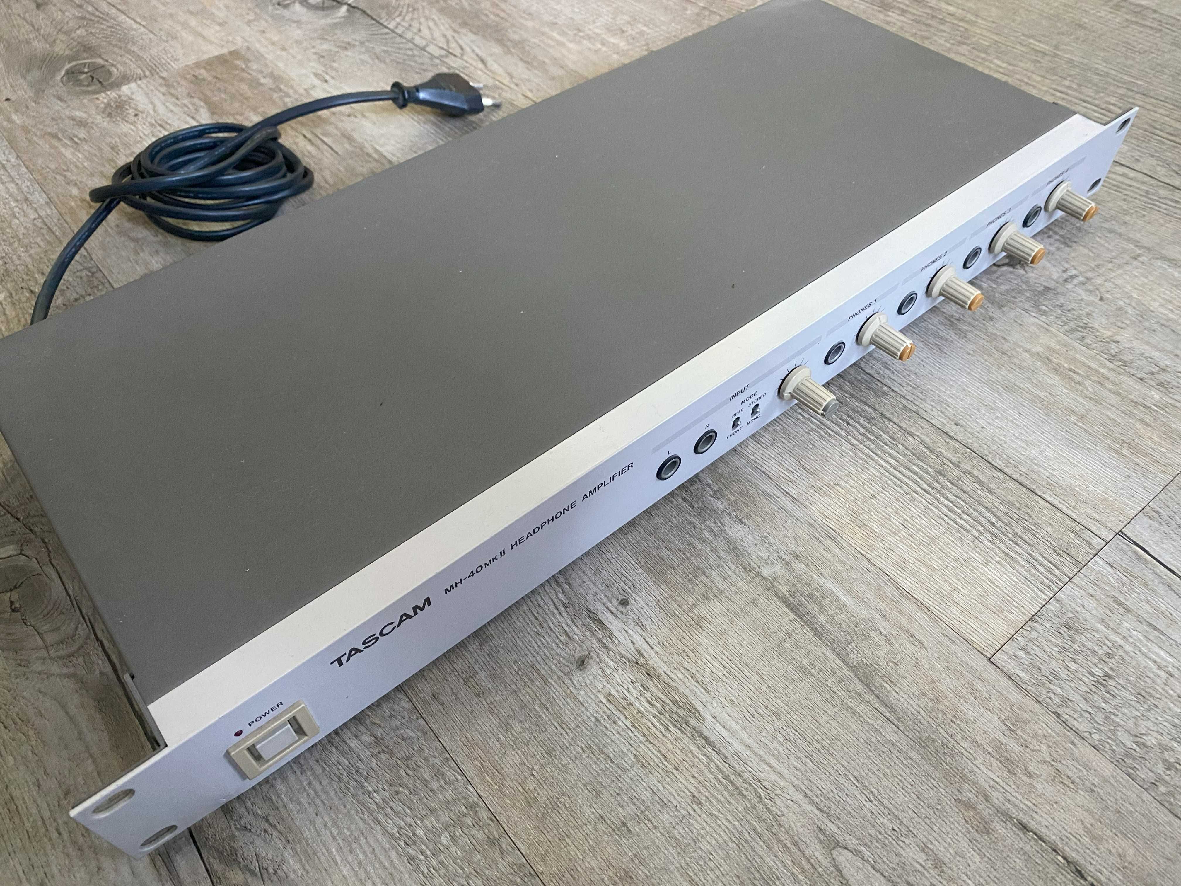 Amplificador de Auscultadores TASCAM MH 40 MK II - Oportunidade