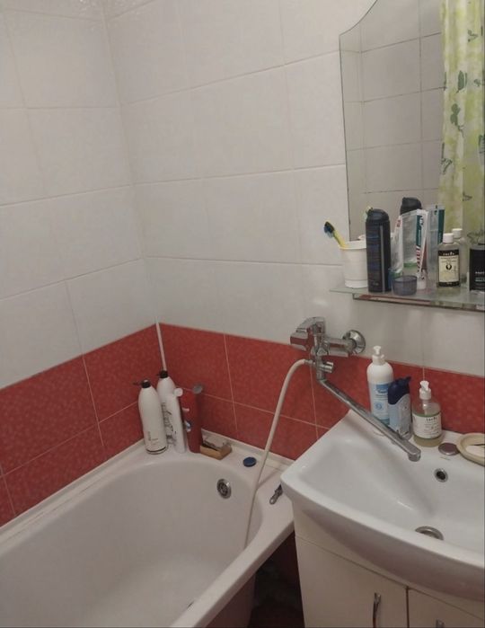 Продам 2-х комнатную квартиру левый берег Є-Відновлення. Ж