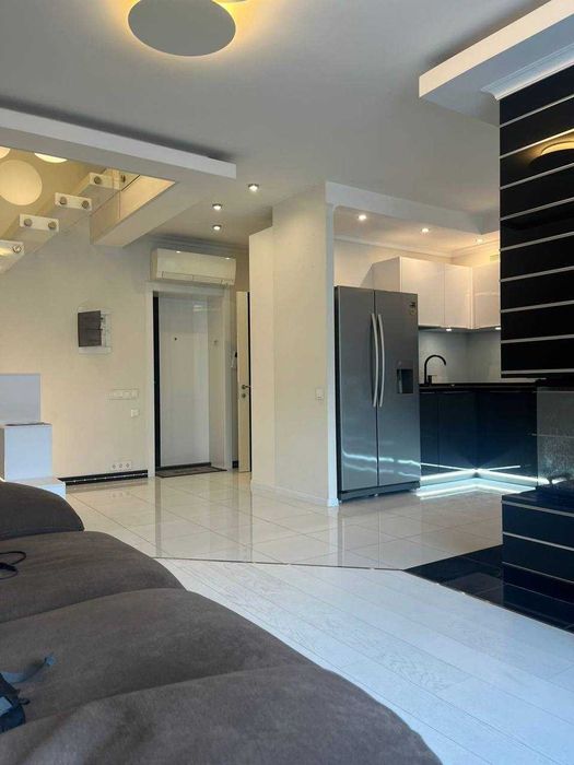 Продам 2-рівневу 2-кімнатну квартиру 90 м² з дизайнерским ремонтом