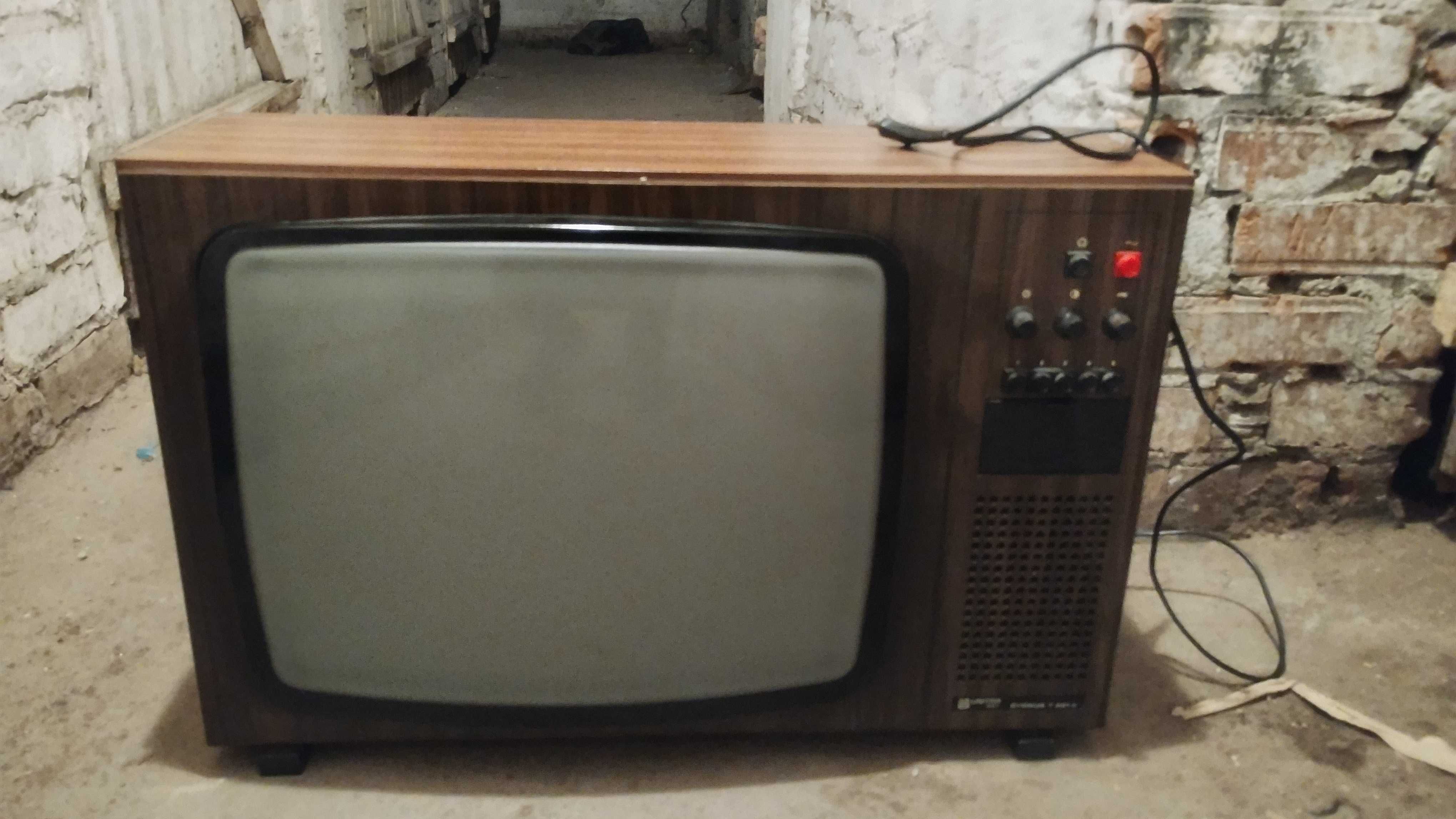 Telewizor Unitra Cygnus T 401A