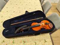 Violino 3/4 completo.