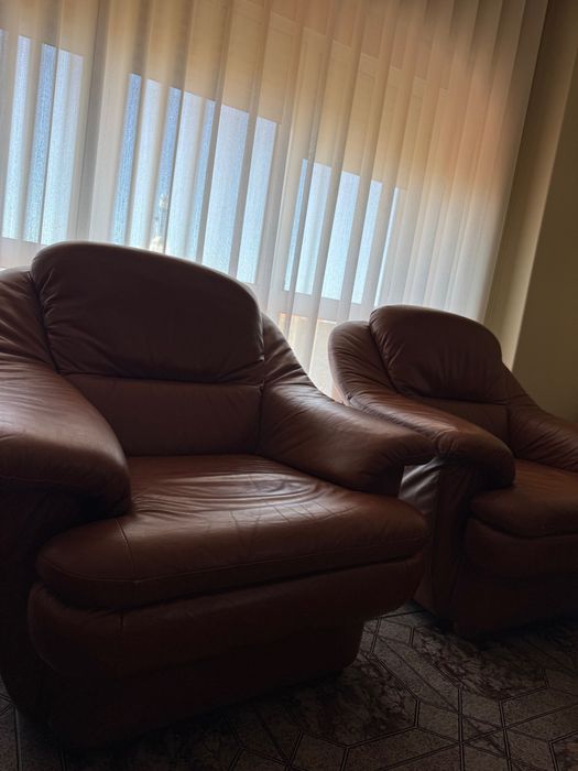 Conjunto de sofás de pele (Sofá-cama)