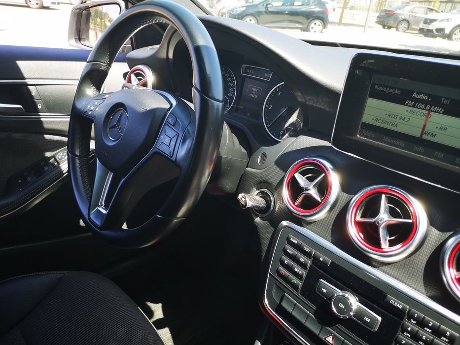 Mercedes classe A 180d cinzento Económico Gasóleo
