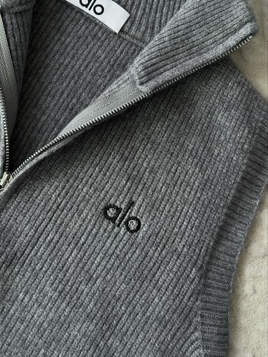 Жіноча трикотажна жилетка alo