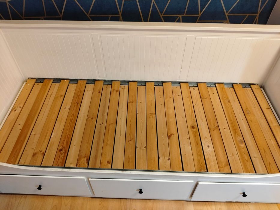 Białe Duże Rozkładane Łóżko Hemnes z szufladami
