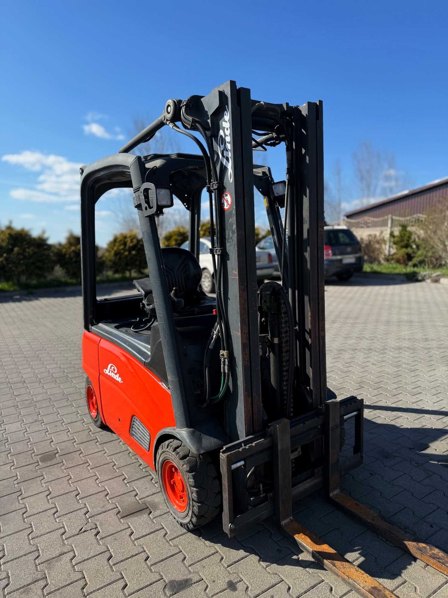 wózek widłowy elektryczny LINDE E16P-01 Triplex 4.60m przesuw 2014'