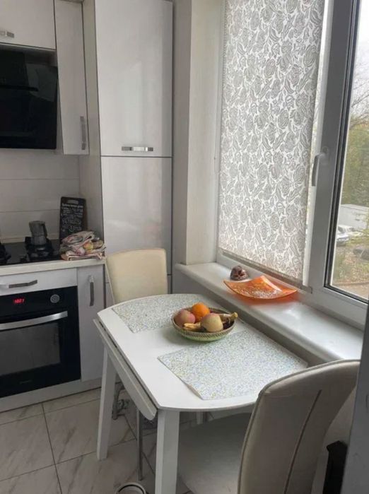 Продам 3 комнатную квартиру пр-т Гагарина, метро Спортивная S=65м2 VW