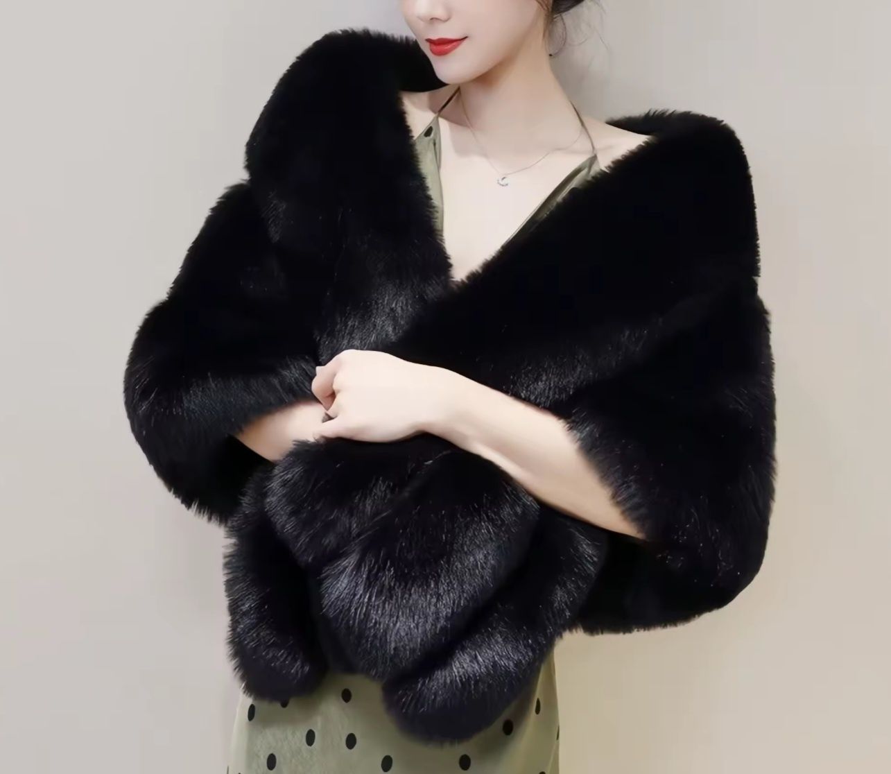 Czarna etola elegancka futerko sztuczny lis
