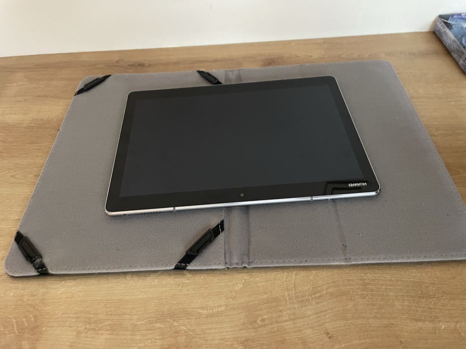 Tablet Huawei MedaPad M3 Lite 10 z etui HAMA i stojakiem - super stan