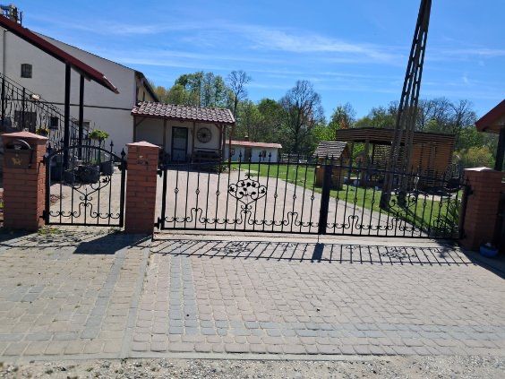 Brama wjazdowa - stalowa, kuta