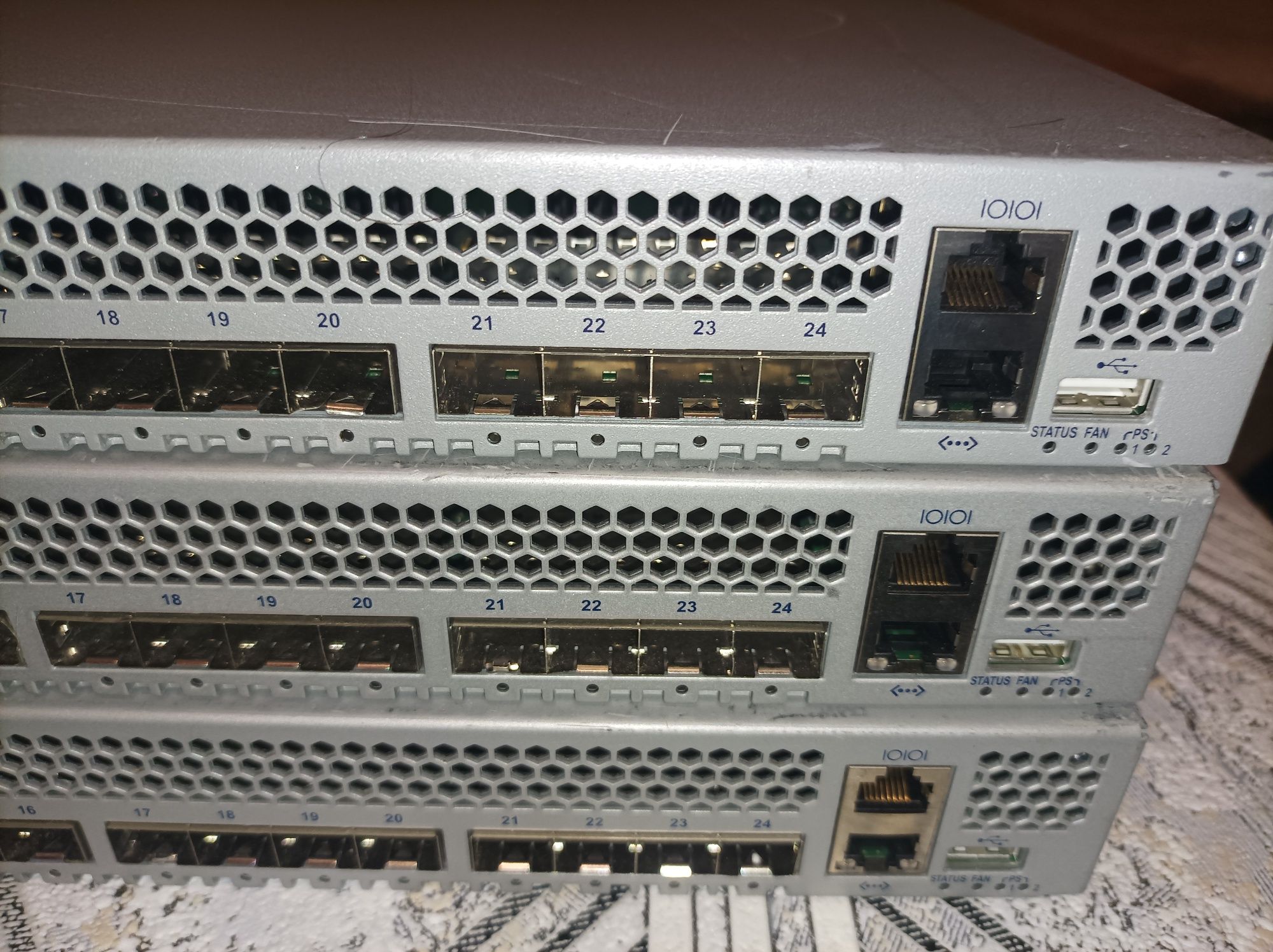 Керовані комутатори Arista DCS- 7124SX.