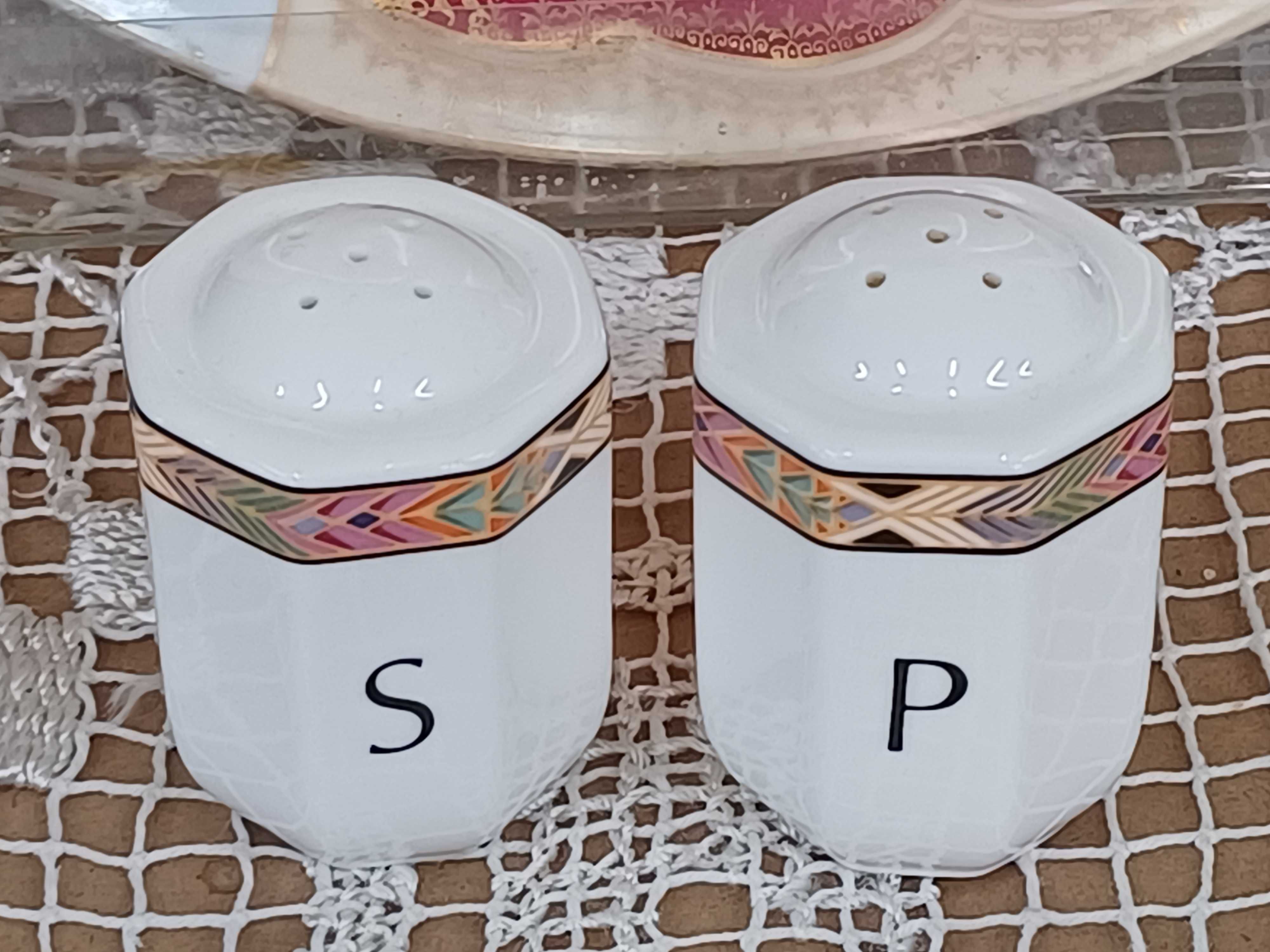 Pieprzniczka i solniczka porcelana Villeroy Boch (P.60)