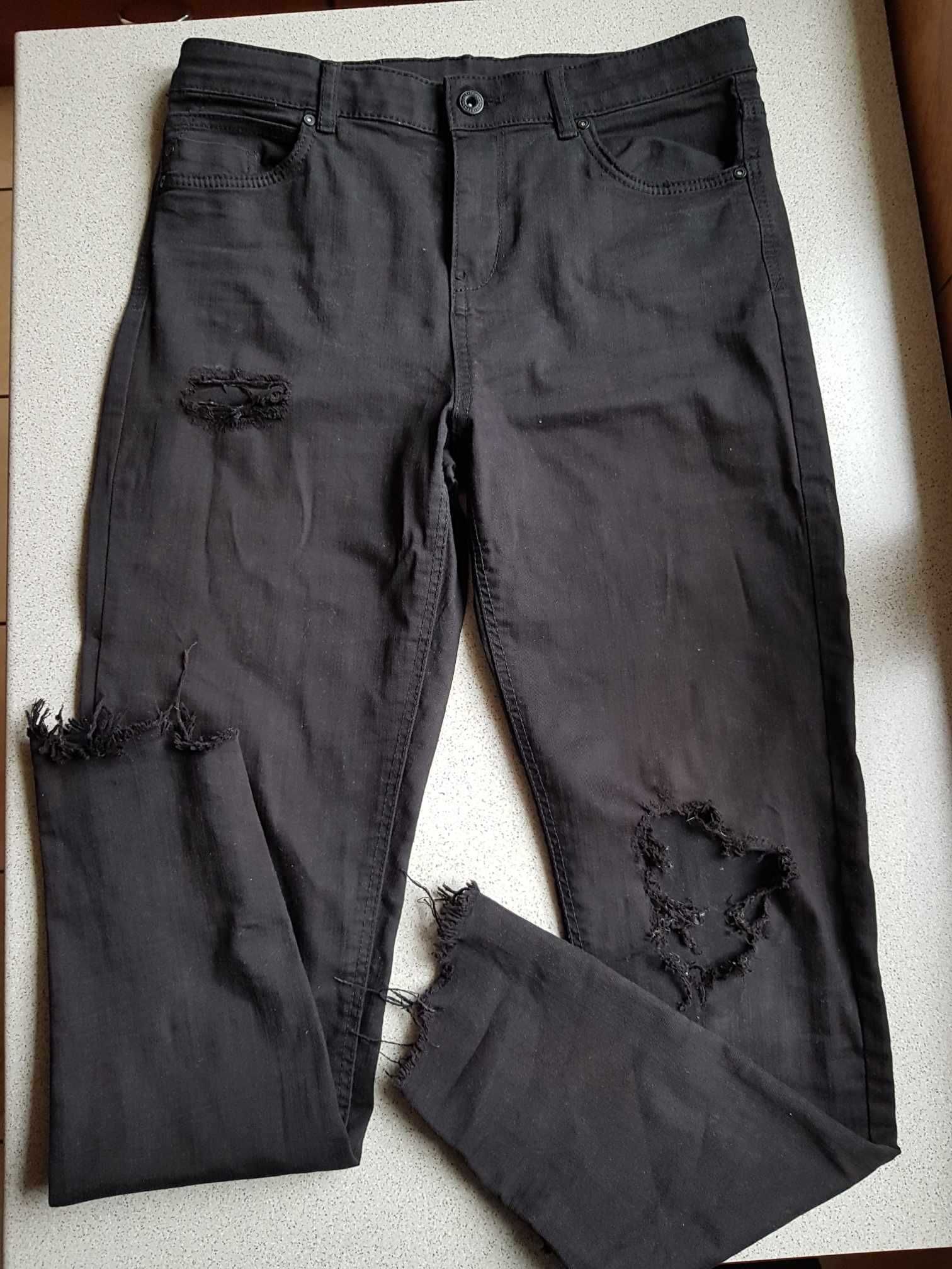 czarne spodnie jeansy rurki z dziurami C&A rozmiar M