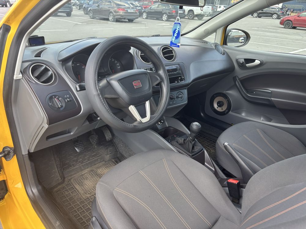 Seat Ibiza 2011 1.4 Бензин