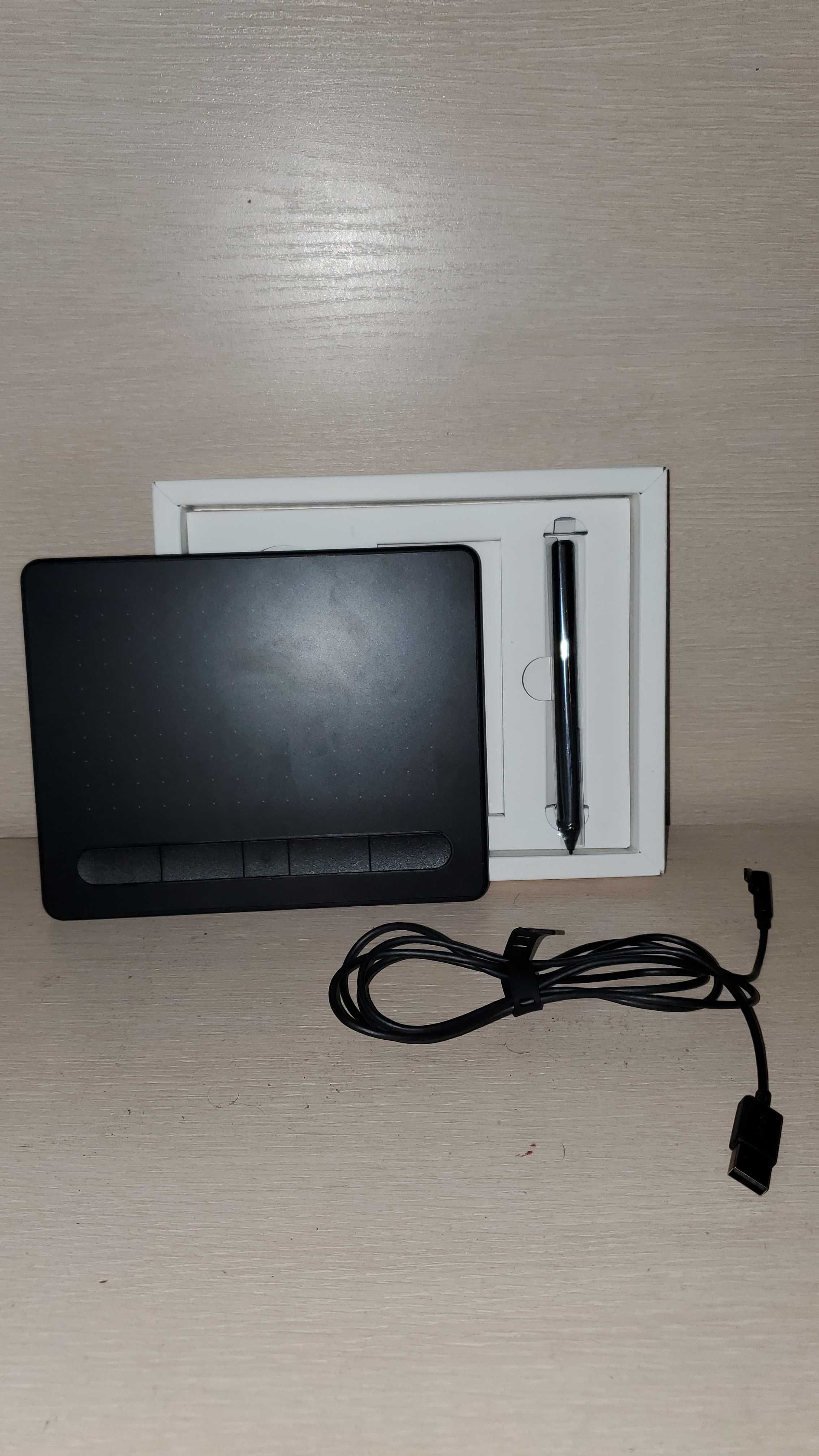 Графічний планшет Wacom Intuos S Bluetooth Black (CTL-4100WLK-N)