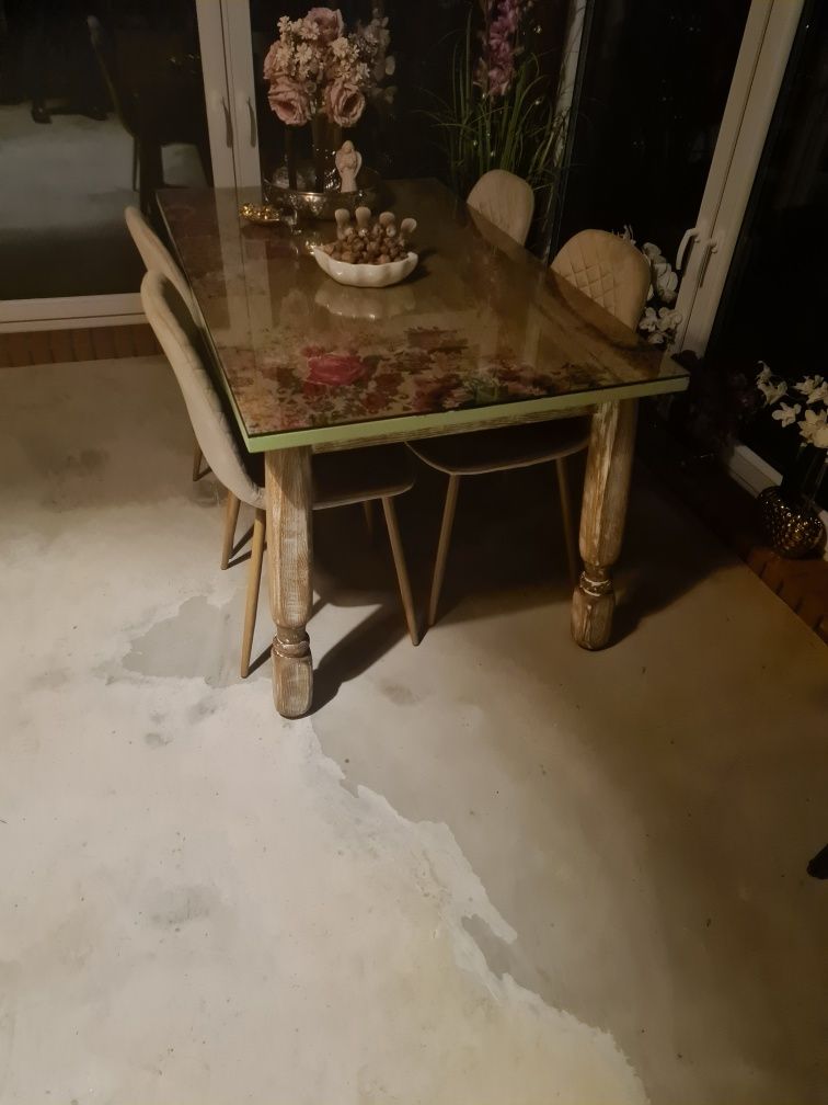 Stol drewniany ręcznie malowany plus 4 krzesla