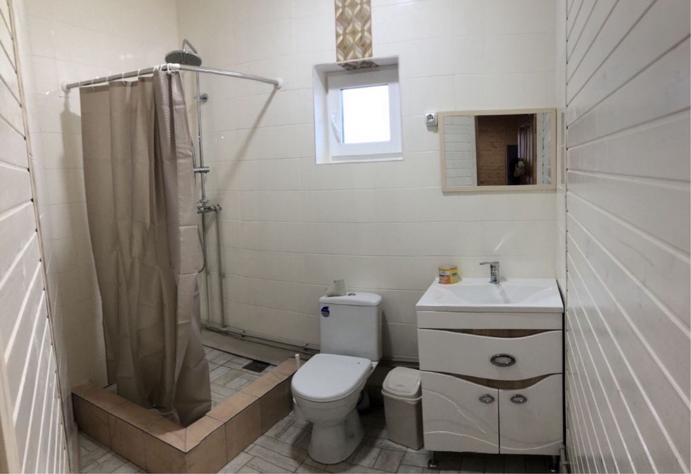 Славсько у центрі будинок! Без власників!Чан !Подова оренда житла!