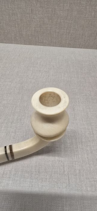 Bonito castiçal em material nobre