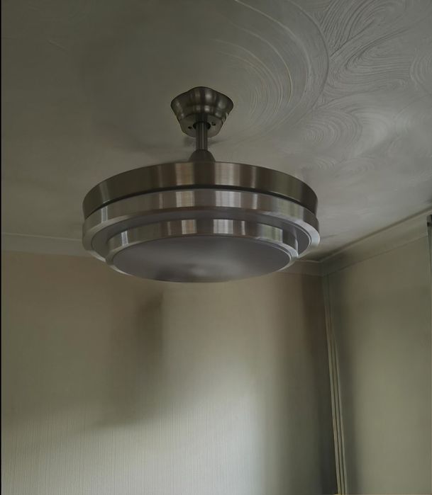 Wentylator z lampą  LED marki cjoy