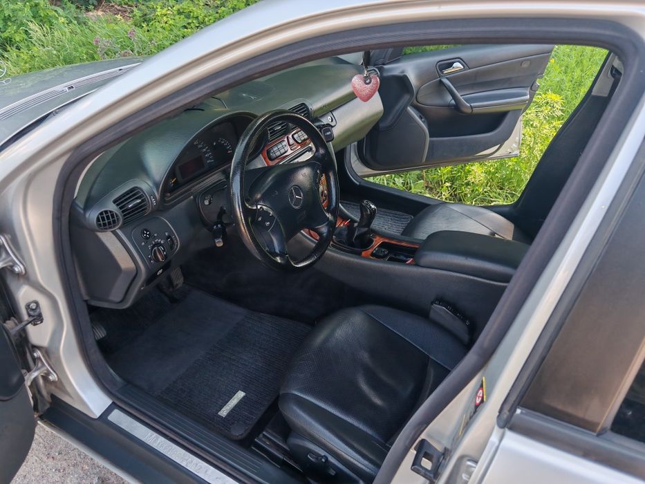 Mercedes-Benz w203 C-Class