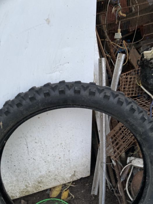 Передня покришка на ендуро р21