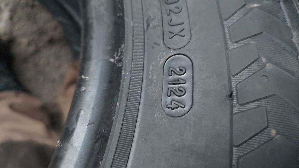 Opony zimowe MICHELIN 4x 215/65R15C Agilis 51 Snow-Ice 104/102 T NOWE