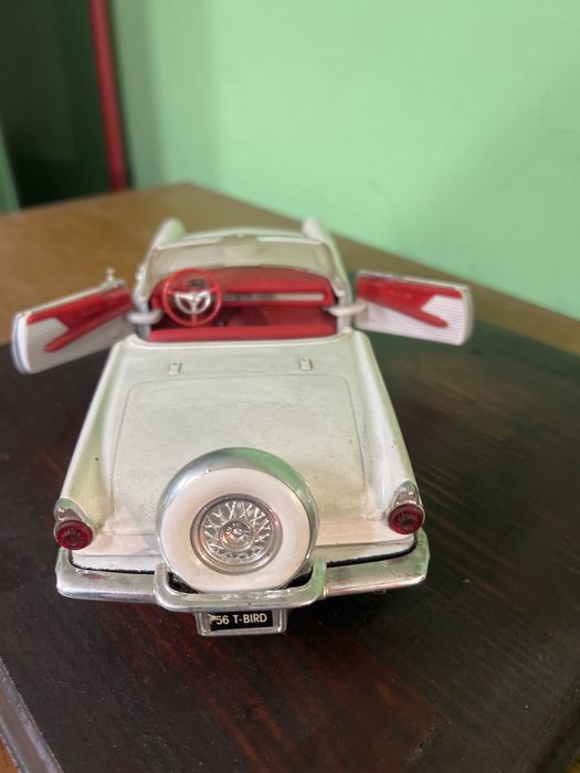 Revell Thunderbirs 1:18