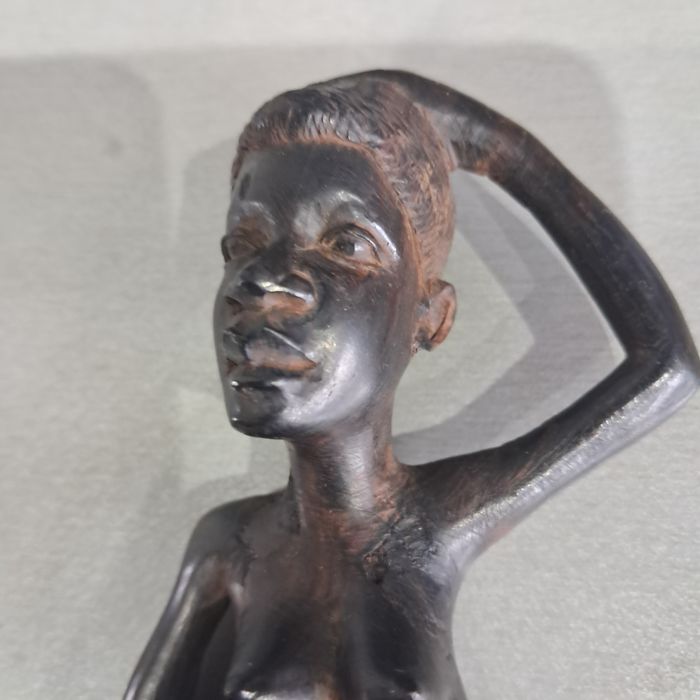 Stary nóż afrykański z drewna hebanowego