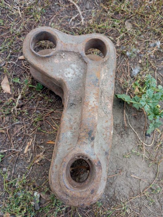 Продам скобу вилку на поперечину мтз ЮМЗ т-40