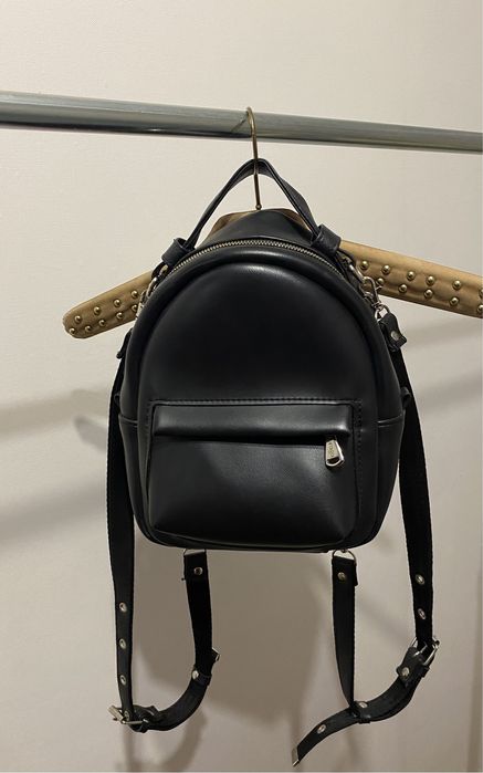 Жіночий рюкзак чорний зі штучної шкіри