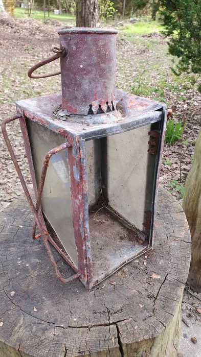 Stara lampa latarnia na świeczkę